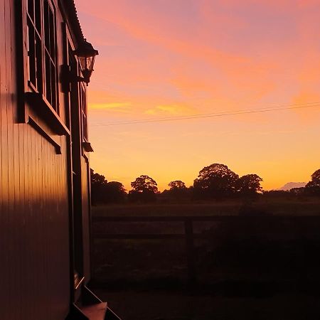 The Old Mill Shepherds Hut Okehampton Buitenkant foto