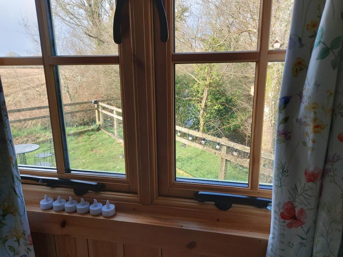 The Old Mill Shepherds Hut Okehampton Buitenkant foto